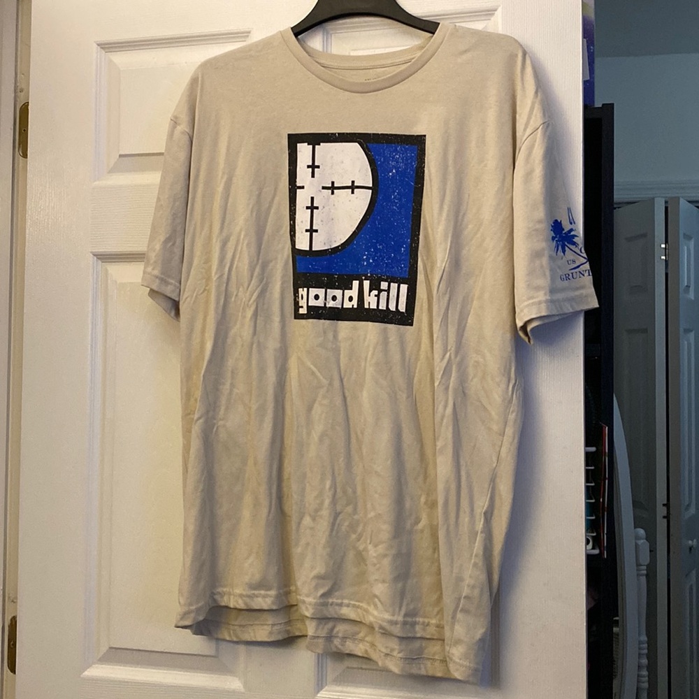 Grunt style men’s printed t shirt in cream. Never worn. Size XXL.